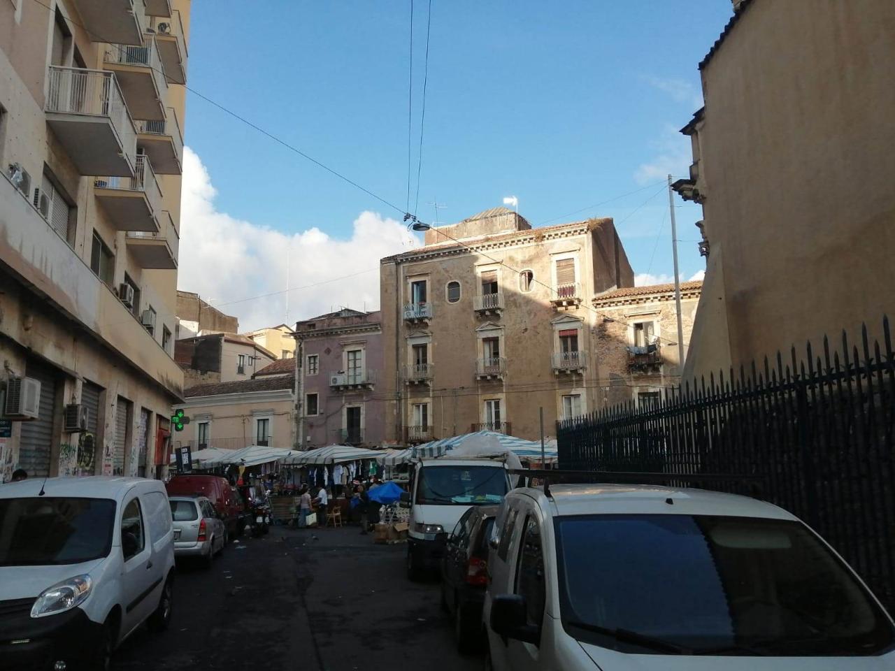 Negozio in Piazza Carlo Alberto, Catania, {3} - Foto 1