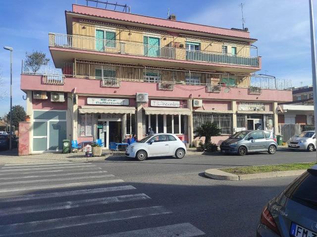 Geschäft in Via Roma, Ladispoli - Foto 1