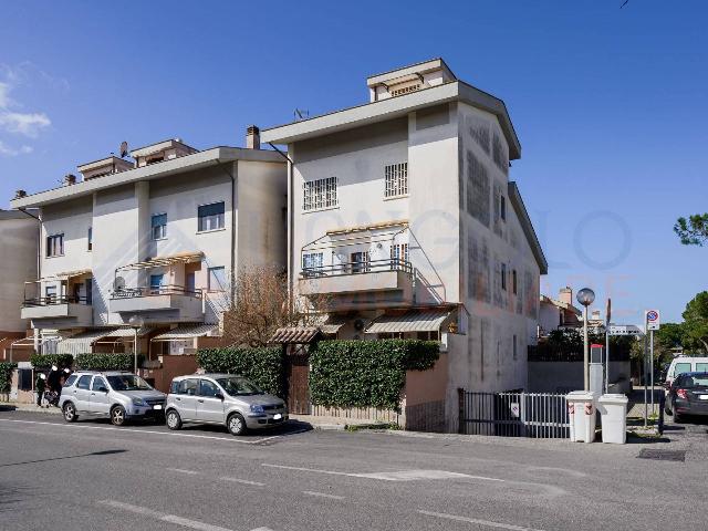 Penthouse in Via Yvon De Begnac, Ladispoli - Photo 1