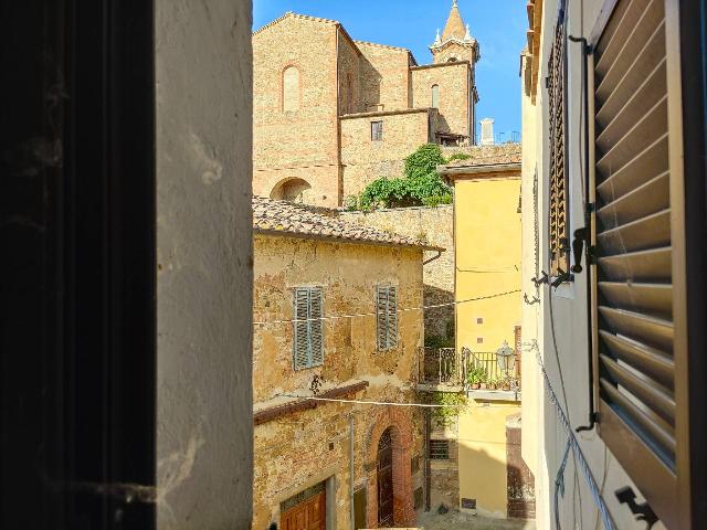 Vierzimmerwohnung in Via Umberto I 55, Montalcino - Foto 1