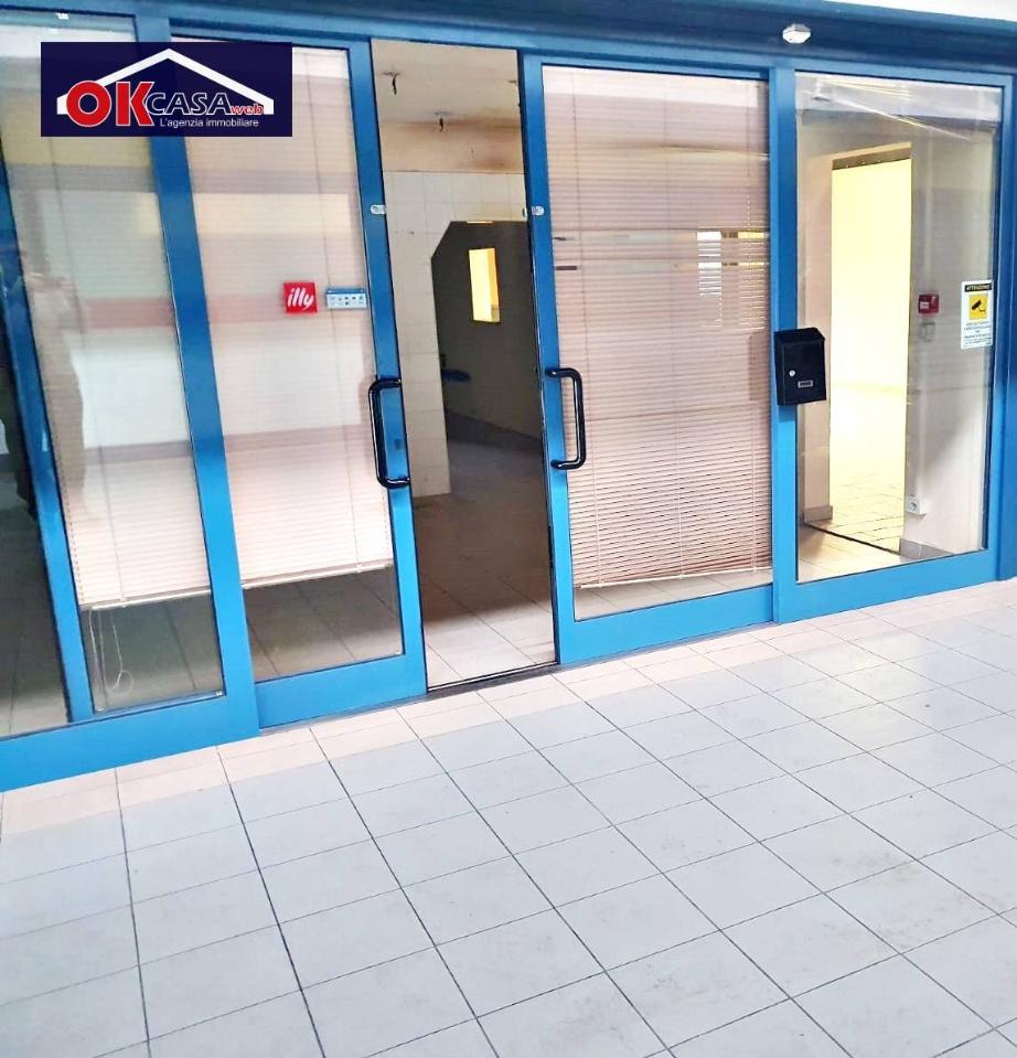Esercizio commerciale in Via Grado, Monfalcone, {3} - Foto 1