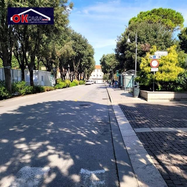 Esercizio commerciale in Piazza della Repubblica, Monfalcone, {3} - Foto 2