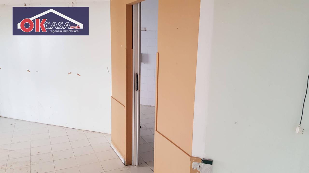 Esercizio commerciale in Corso del Popolo 53, Monfalcone, {3} - Foto 2