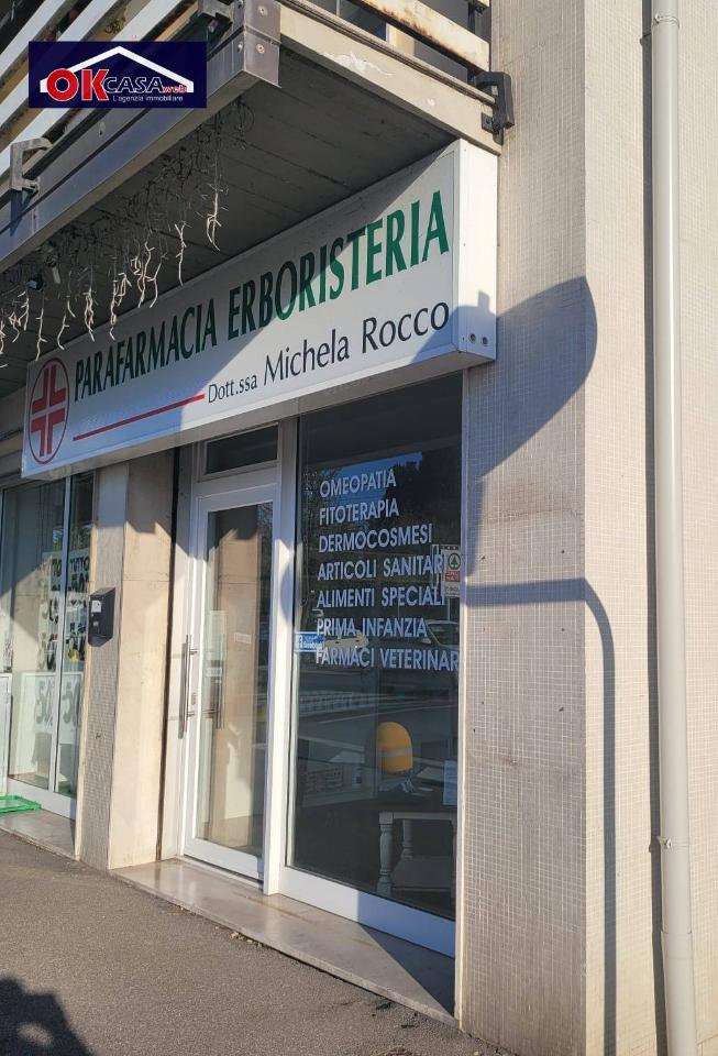 Esercizio commerciale in Viale Trieste, Gradisca D'Isonzo, {3} - Foto 2