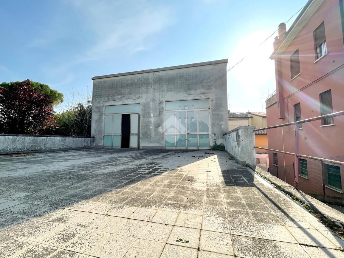 Negozio in Circonvallazione S. Gaetanino 131, Ravenna - Foto 1