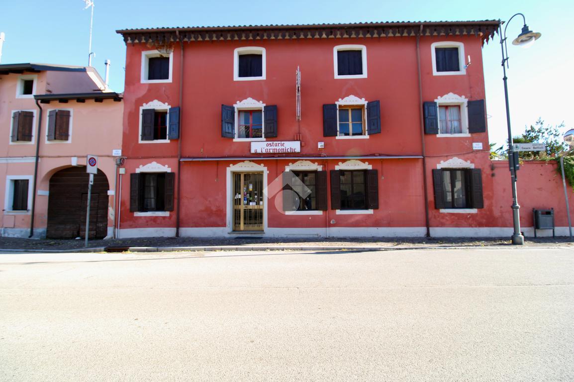 Negozio in Ristorante Piazza Cesare Battisti 8, Gonars, {3} - Foto 1