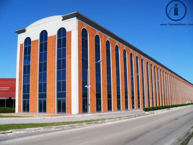 Immobile commerciale in Viale delle Industrie 3, Caserta - Foto 1