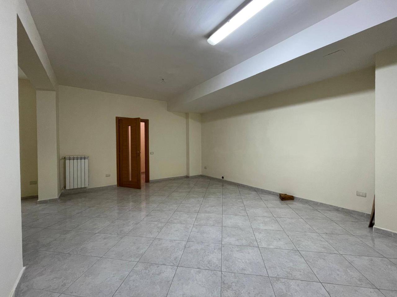 Magazzino in Via P.Musone 2, Casapulla, {3} - Foto 2