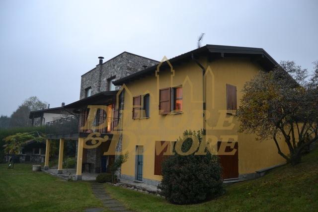 Villa in vendita a Nebbiuno