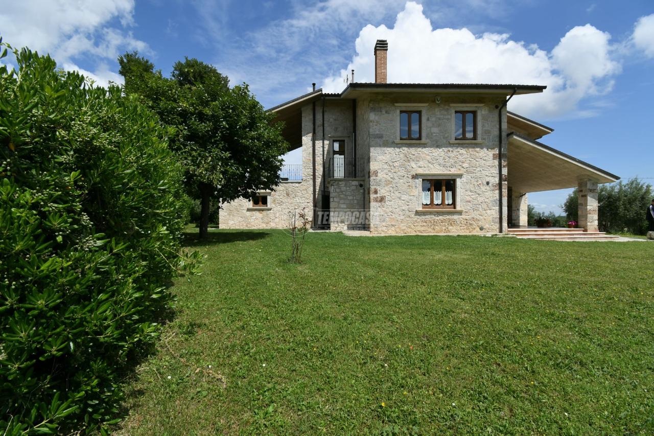 Villa in vendita a Folignano