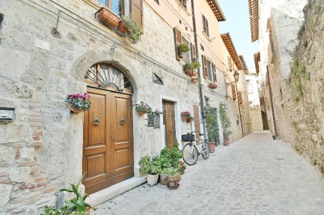 Appartamento in Rua Paolino d'Ascoli 5, Ascoli Piceno - Foto 1