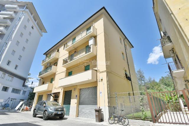 Trilocale in Via Vincenzo Gioberti 17, Ascoli Piceno - Foto 1