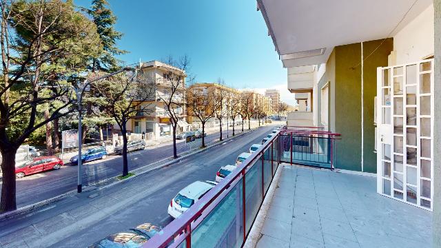 4-room flat in Via J. F. Kennedy, Bari - Photo 1