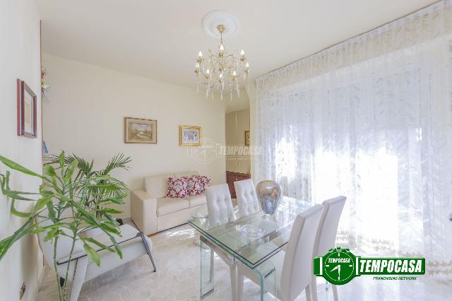 4-room flat in Via delle Betulle, Cesano Boscone - Photo 1