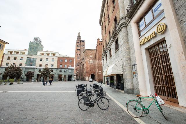 Quadrilocale in Piazza Antonio Stradivari, Cremona - Foto 1