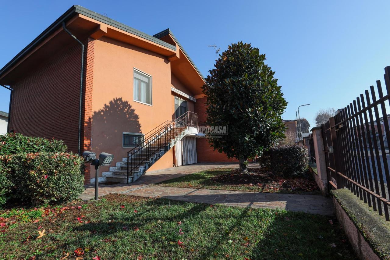 Villa in vendita a Cremona