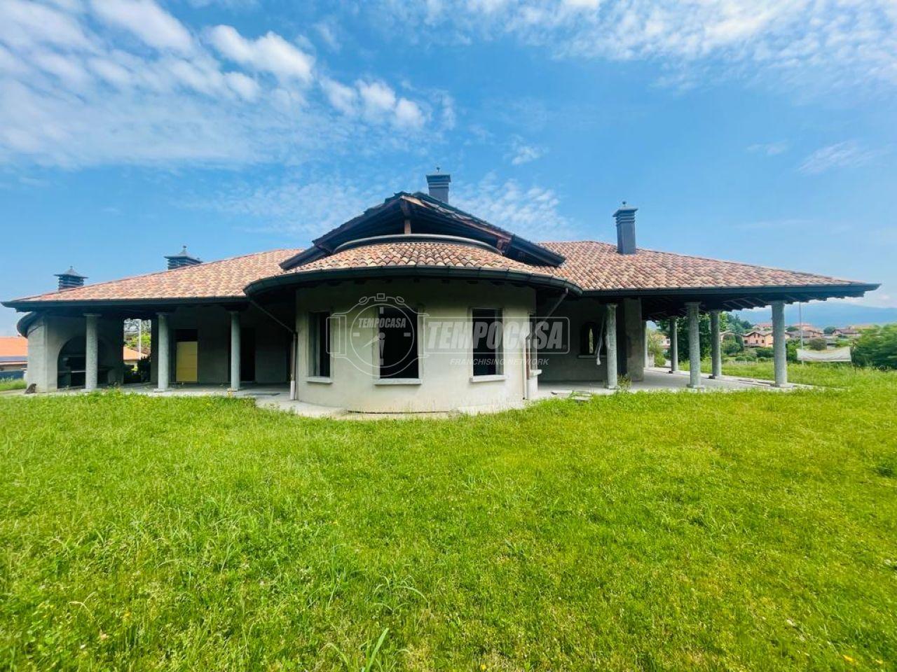 Villa in vendita a Casnate Con Bernate