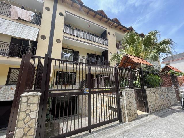 Terraced house in Via Micco Spadaro, Giugliano in Campania - Photo 1