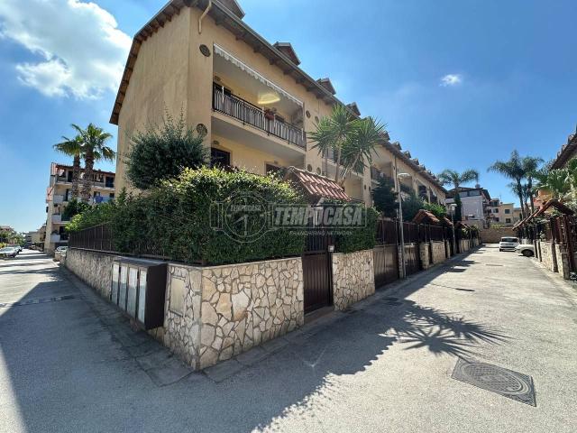 Terraced house in Via Micco Spadaro, Giugliano in Campania - Photo 1