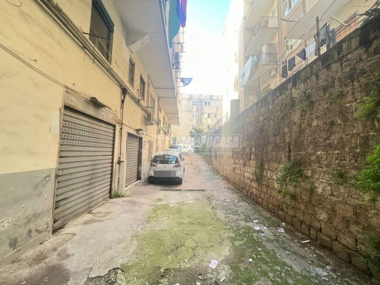 Magazzino in vendita a Napoli