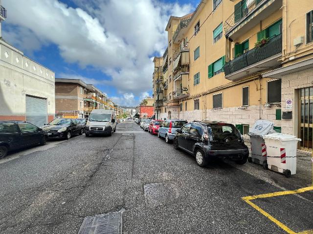 Warehouse in Via Alessandro d'Alessandro, Napoli - Photo 1