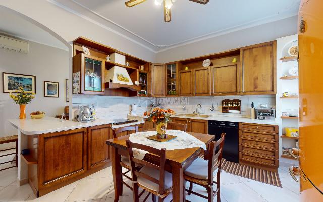 4-room flat, Medolla - Photo 1