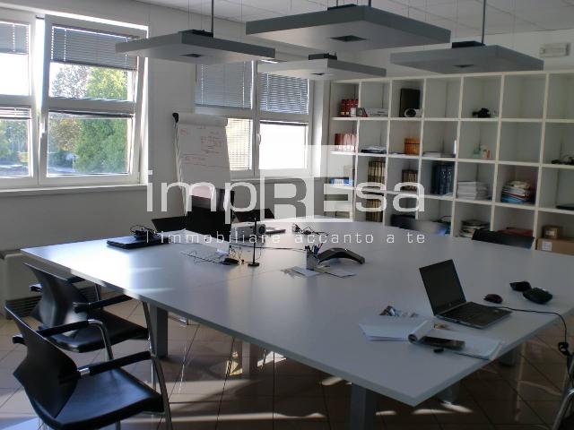 Shared office in Via Internati 1943/45, Silea - Photo 1