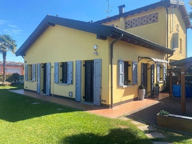 Single-family villa in Strada Fossa Monda Nord, Modena - Photo 1