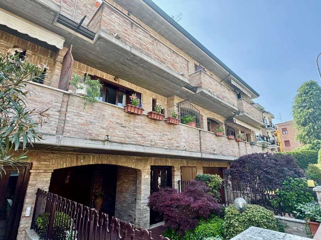casa indipendente in vendita a Modena in zona Buon Pastore