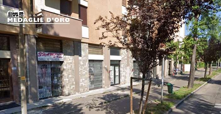 Negozio in Viale Medaglie d'Oro 20, Modena - Foto 1