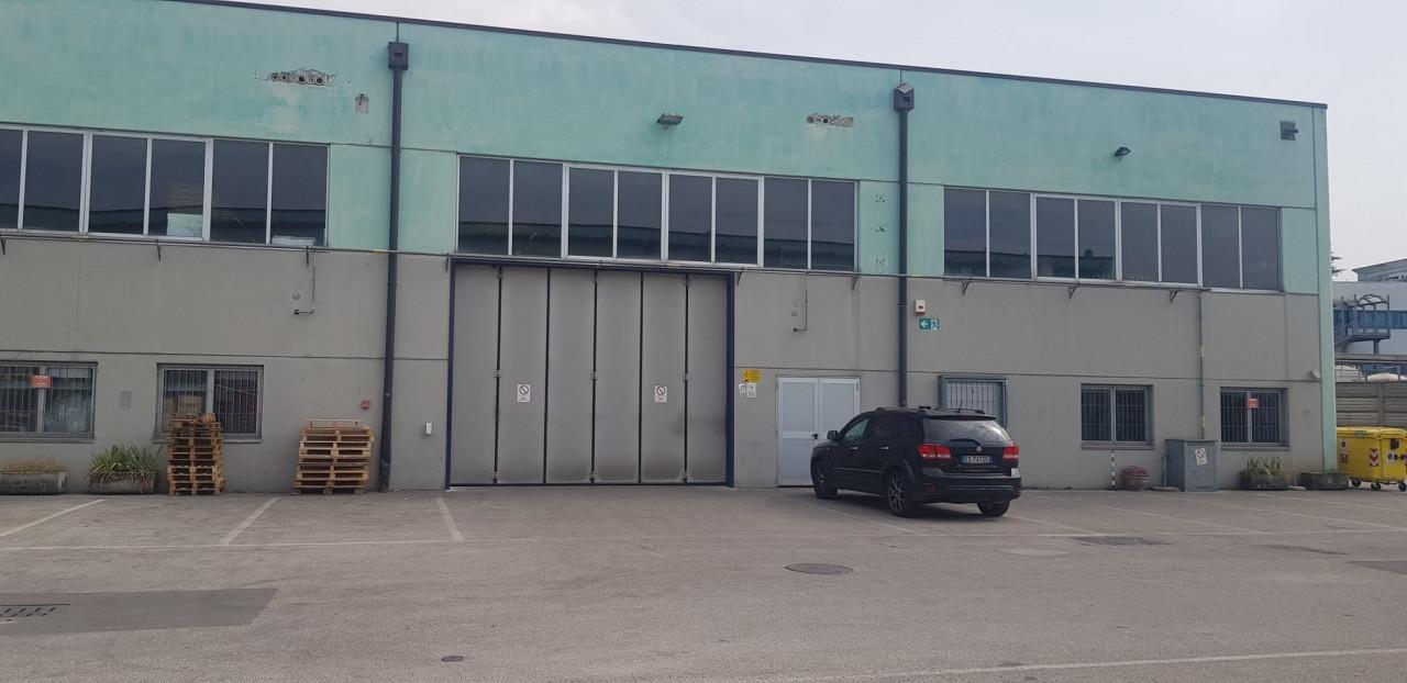 Capannone in Viale della Tecnica, Vicenza, {3} - Foto 2