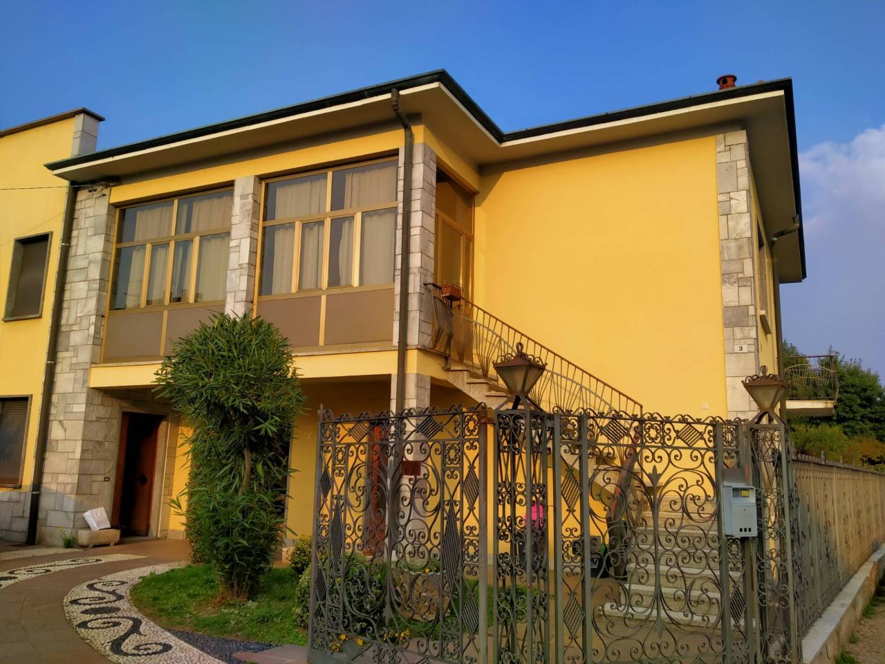 Villa in vendita a Daverio