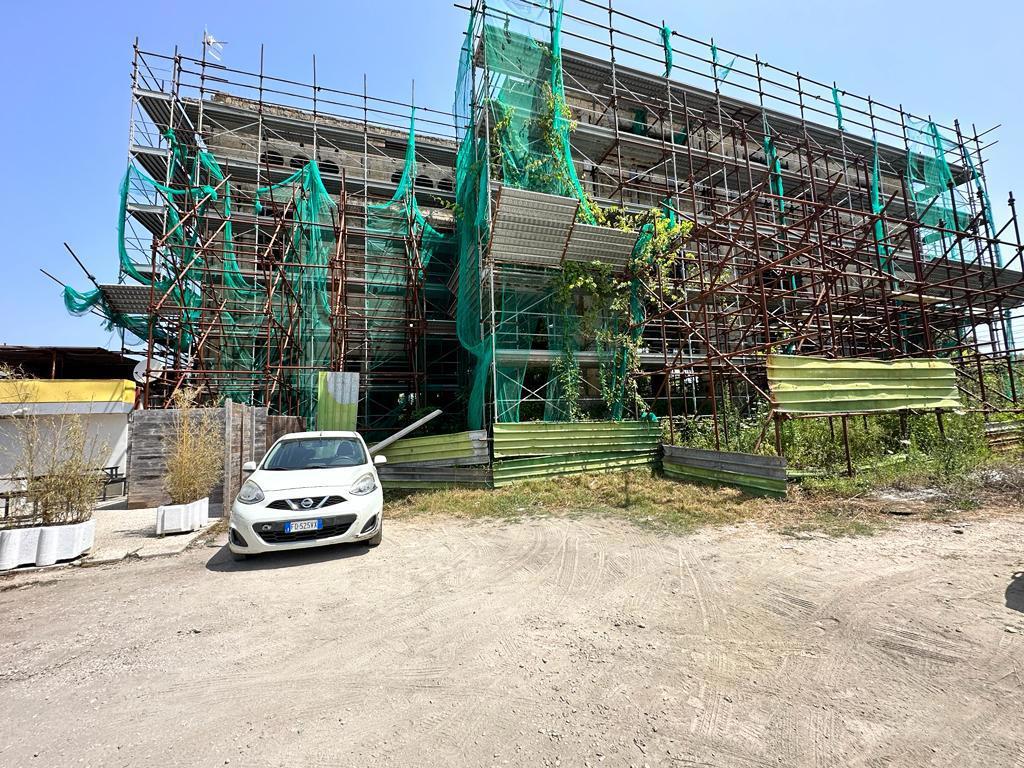 Palazzina commerciale in Via Campana, Pozzuoli, {3} - Foto 2