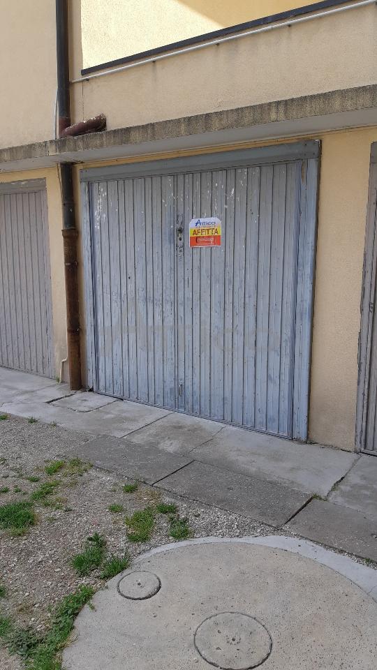 Parcheggio chiuso in affitto a Rovigo