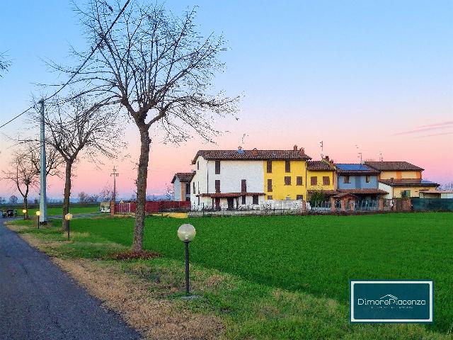 Terraced house in Fossadello, Caorso - Photo 1