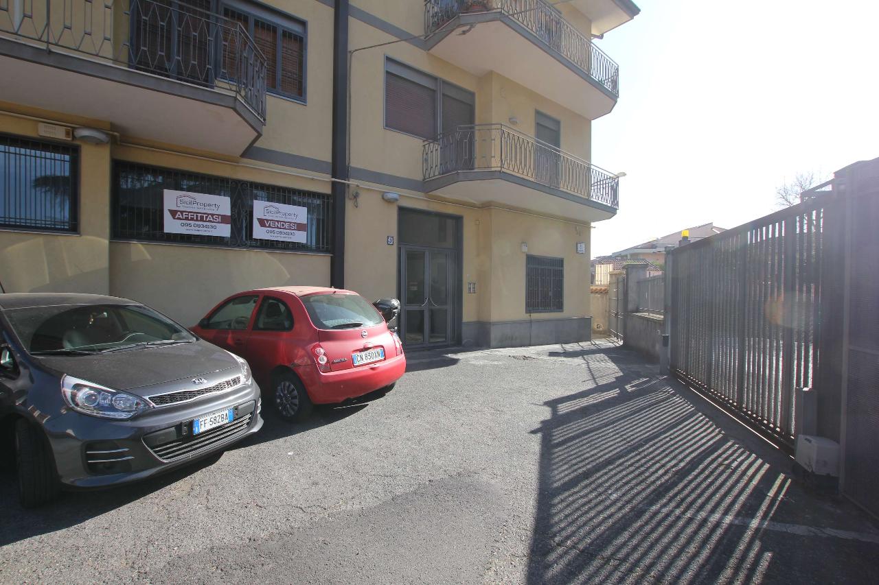 Magazzino in Via Convento del Carmine  3, San Gregorio Di Catania, {3} - Foto 1