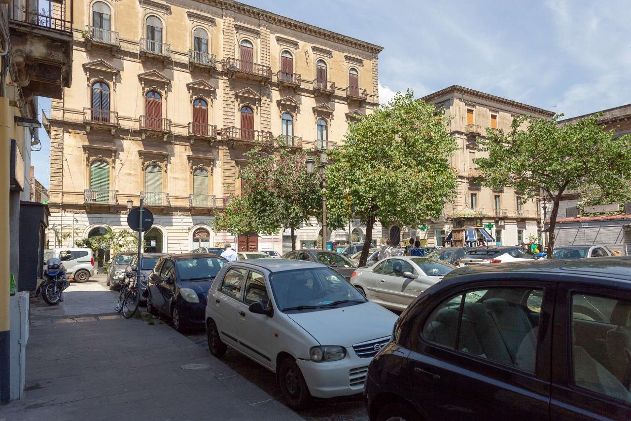 Negozio in Piazza Ettore Maiorana 36, Catania, {3} - Foto 1