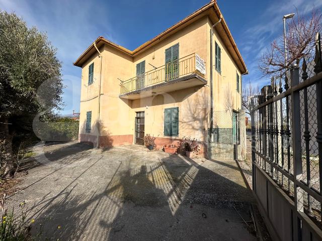 Mansion in {3}, Viale Che Guevara 117 - Photo 1