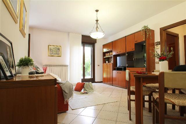 2-room flat in Via Mazzini, Carugate - Photo 1