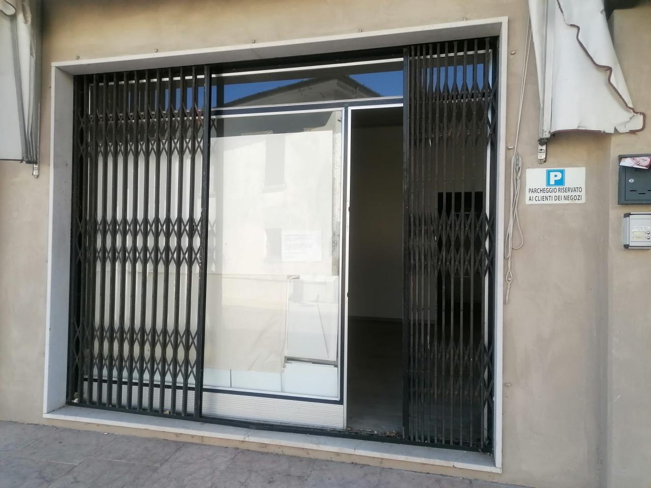 Negozio in Via Marconi 2, Cellatica, {3} - Foto 1