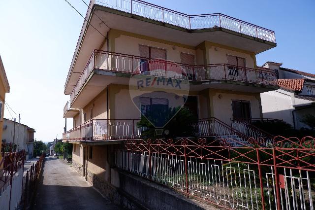 Detached house in Via Armando Diaz 27, Bellona - Photo 1