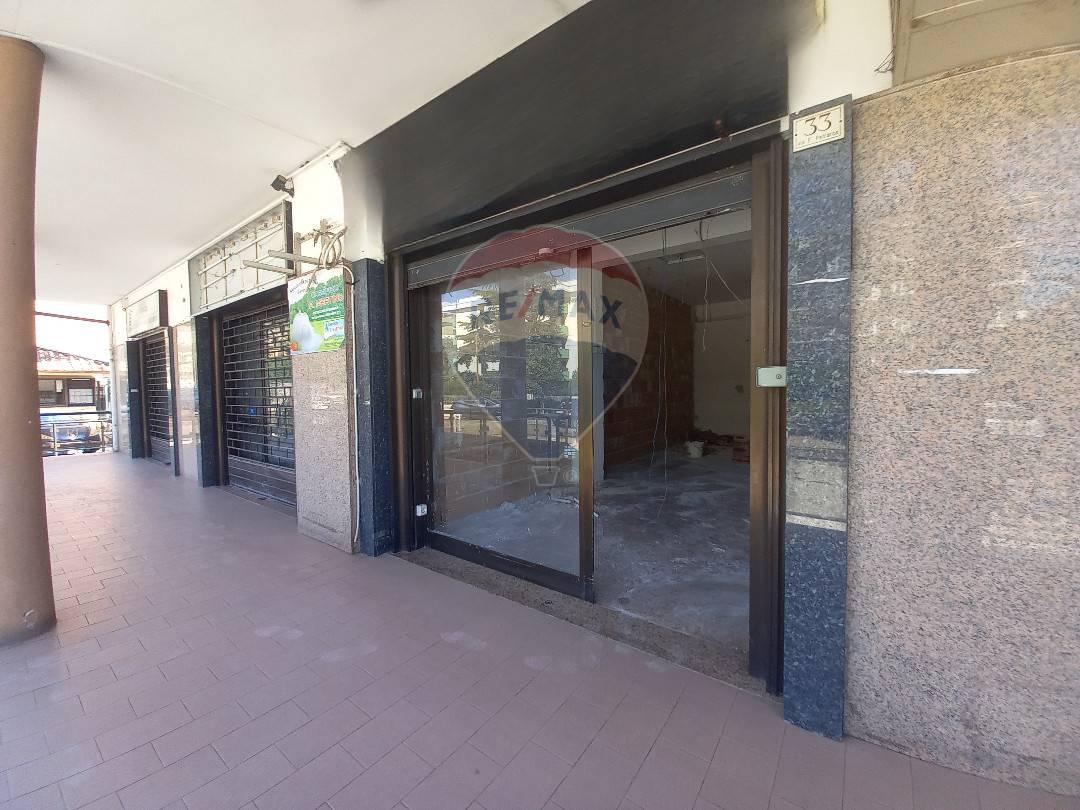 Negozio in Via Francesco  Petrarca 33, Caserta, {3} - Foto 2