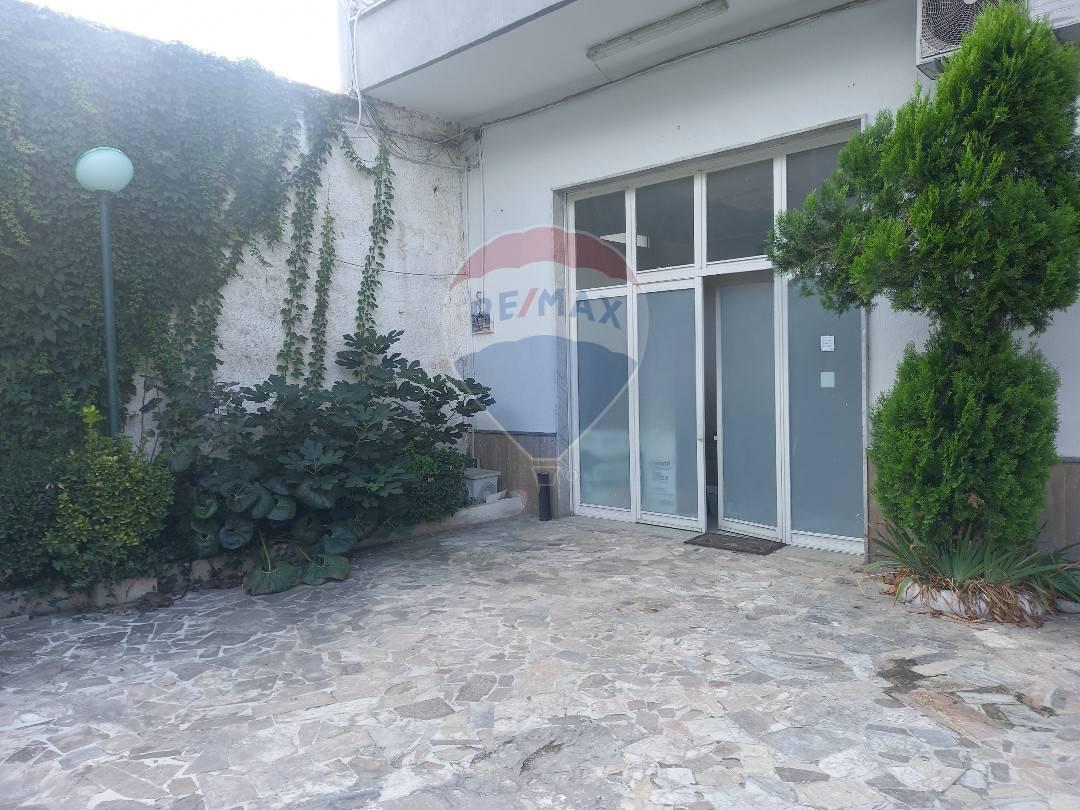Negozio in Via del Lavoro 283, Santa Maria Capua Vetere, {3} - Foto 2