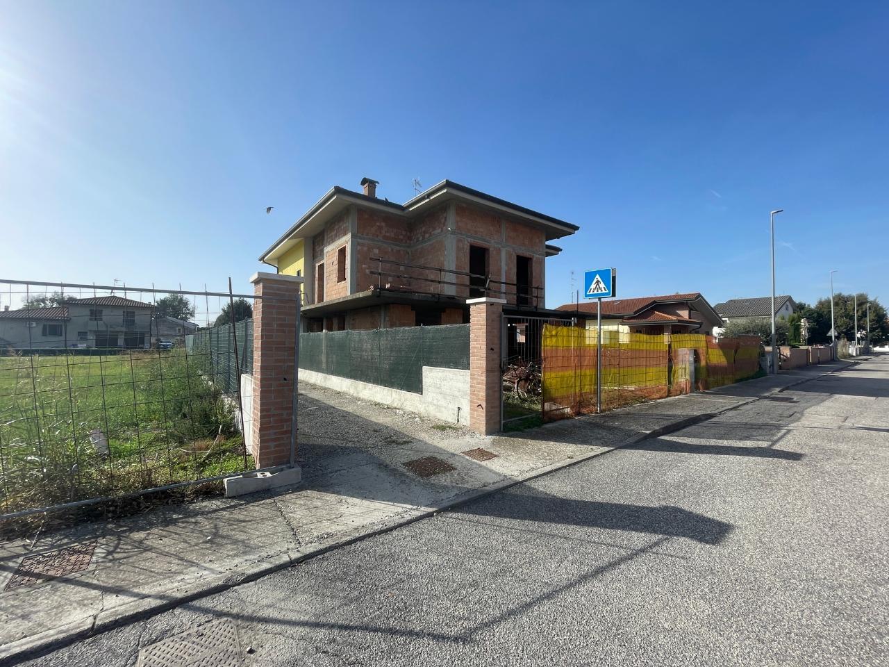 Villa trifamiliare in vendita a Copparo