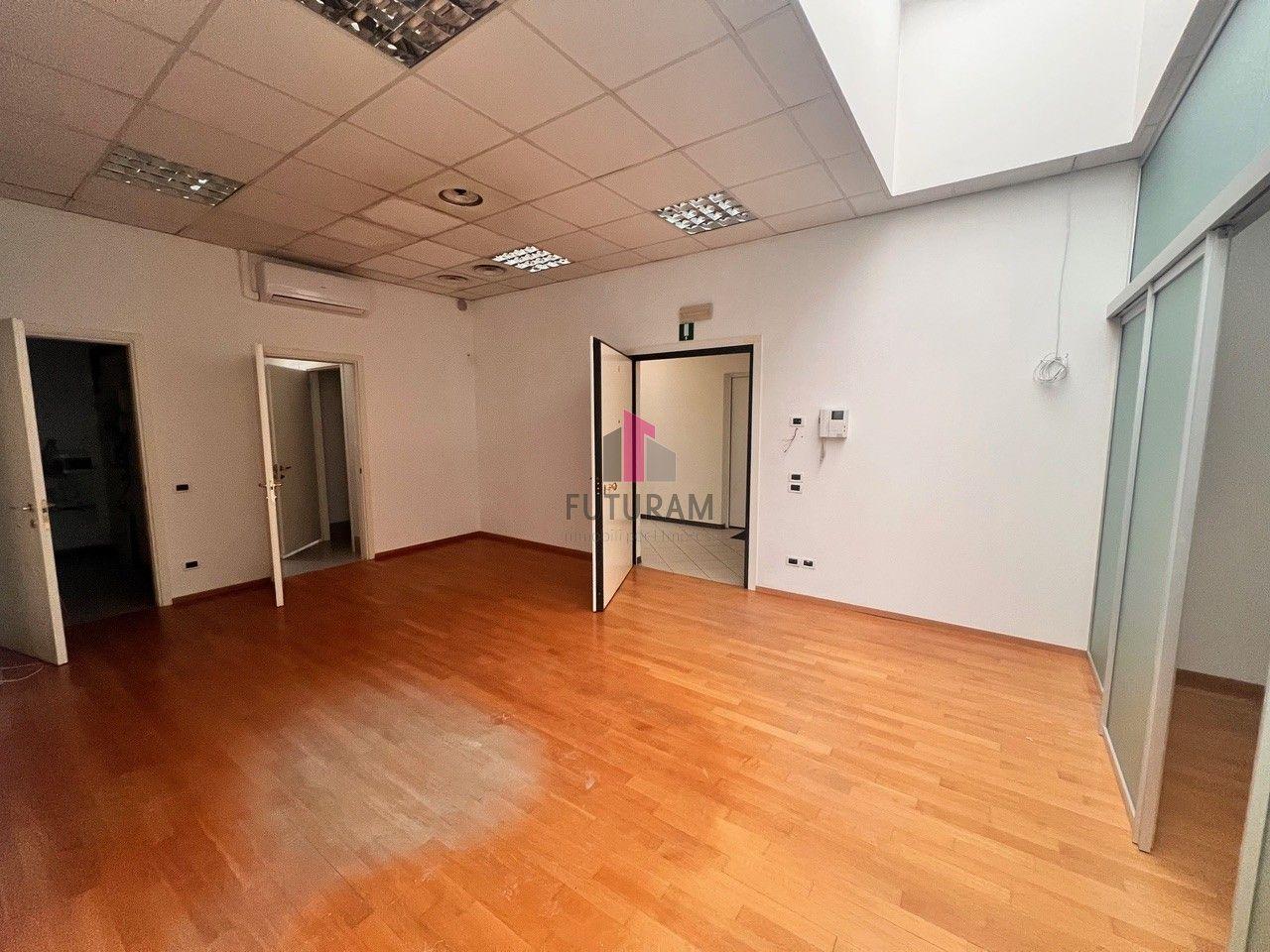 Ufficio in Via della Meccanica, Vicenza, {3} - Foto 2