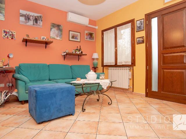 4-room flat in Via Trento, Quarrata - Photo 1