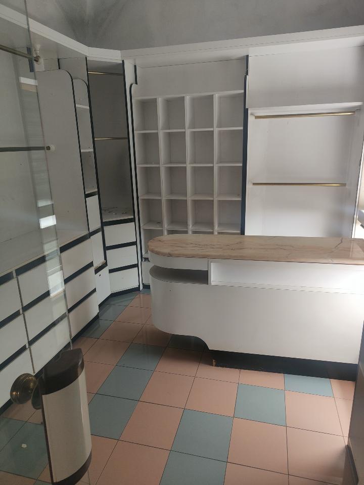 Palazzina commerciale in Via Antonio Gramsci, Sarzana, {3} - Foto 1