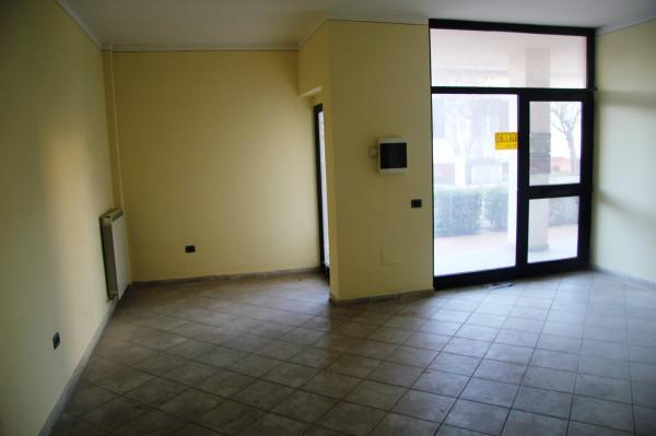 Negozio in Viale Guglielmo Marconi, Spoleto, {3} - Foto 2