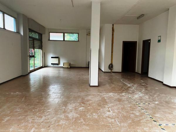 Negozio in Via Gino Ludovichetti 11, Foligno, {3} - Foto 1