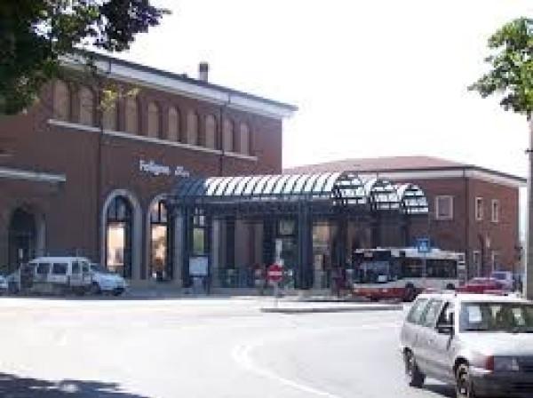 Ufficio in Via Giuseppe Piermarini 39, Foligno, {3} - Foto 1